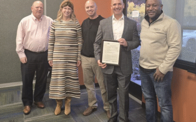 Peter Abbarno galardonado por la EDC de Thurston por defender el Parque de Innovación Agrícola