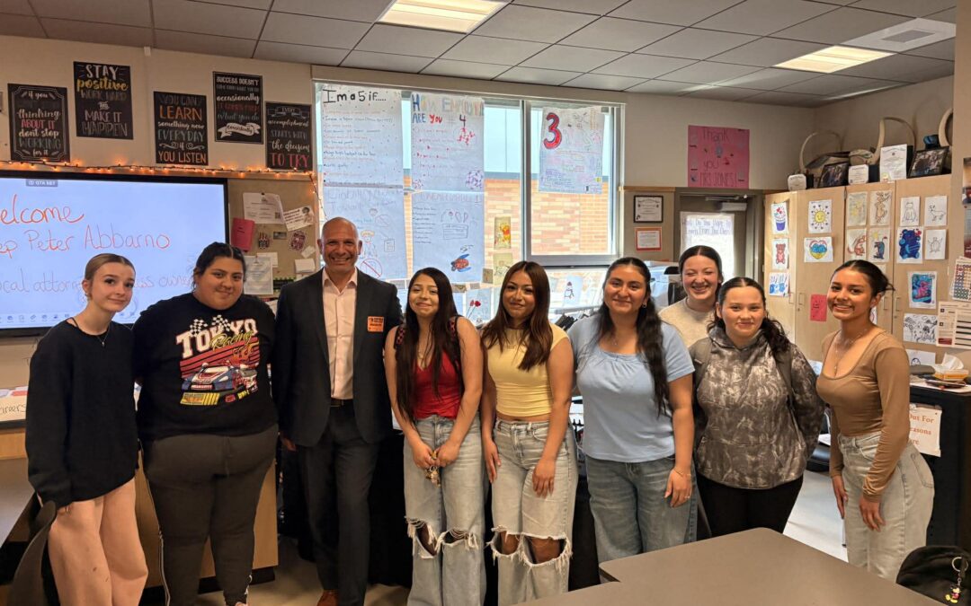 Rep. Abbarno visits Centralia High School, highlights career-connected learning opportunities